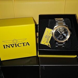 New Invicta Watch in the box 22 mm